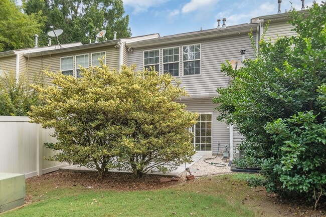 Building Photo - Spacious Townhome in Prime South Charlotte...