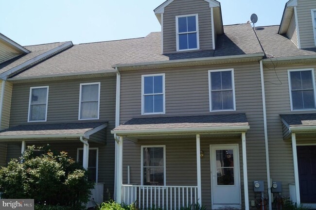 Building Photo - 530 Las Rosas Dr