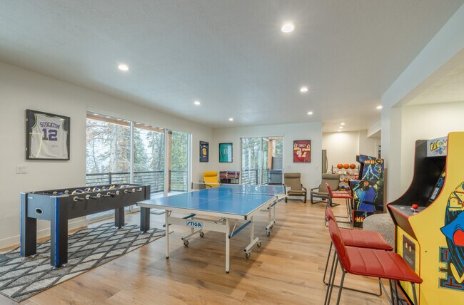 Building Photo - 235 Matterhorn Dr