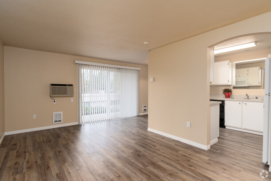 1BR, 1BA - 690SF - Cherry Apartments