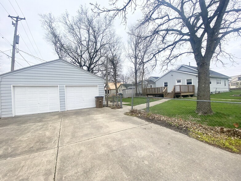 Primary Photo - 441 2nd St