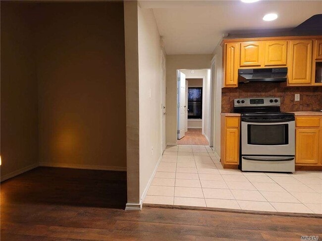 Building Photo - 200 Hart St