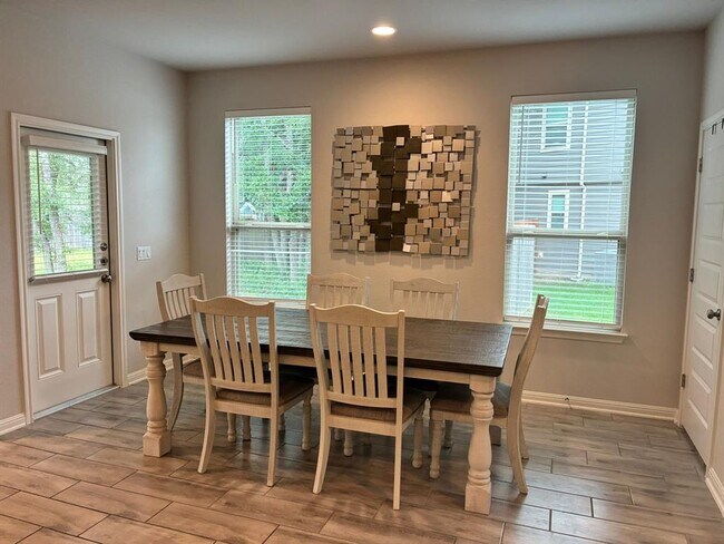 Building Photo - 108 Driftwood Hills Way
