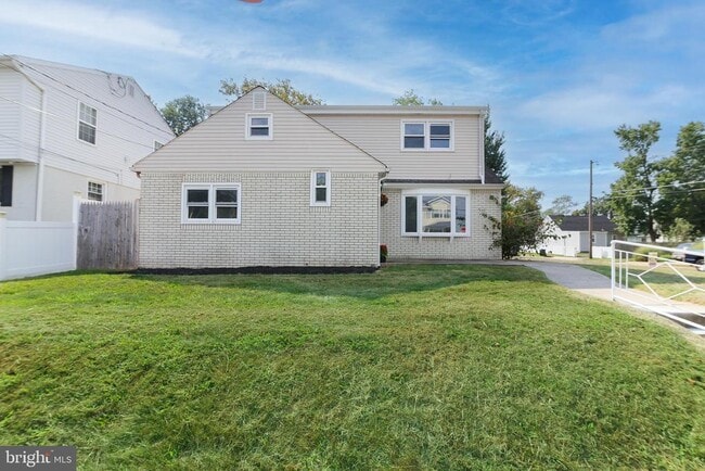 Building Photo - 516 Brooke Ave