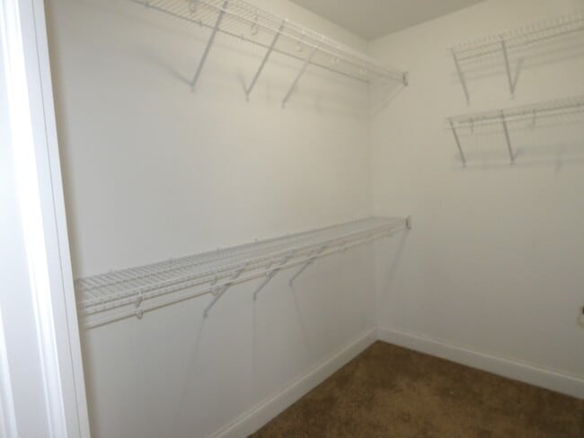 Building Photo - 627 N Edgemere Dr