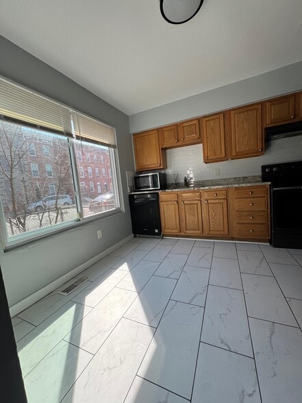 Kitchen - 1212 Valley St