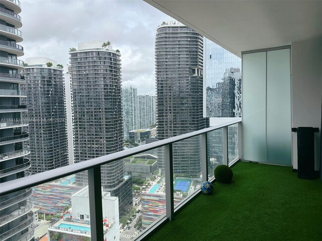 Building Photo - 1010 Brickell Ave