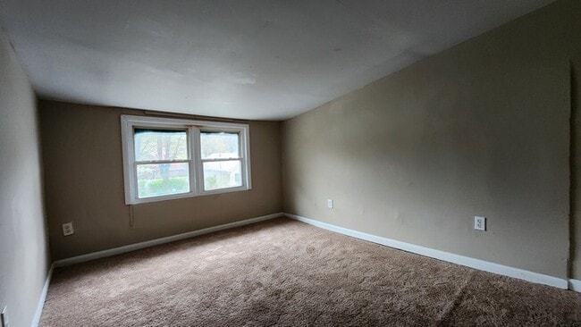Building Photo - Four bedroom house for rent