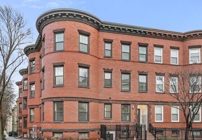 Building Photo - 65 Pleasant St