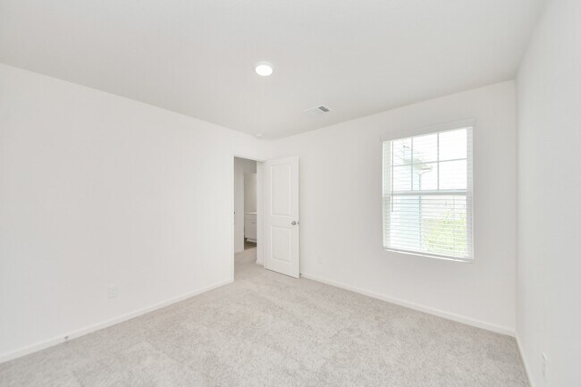 Building Photo - 10314 Valley Vista Dr