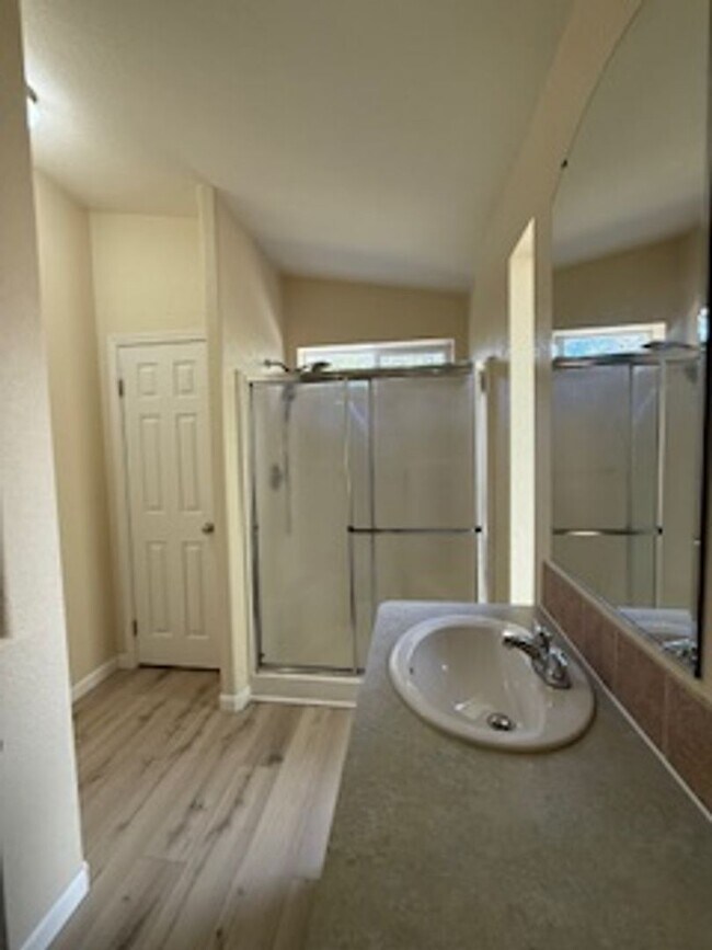 Building Photo - Auburn Cutie