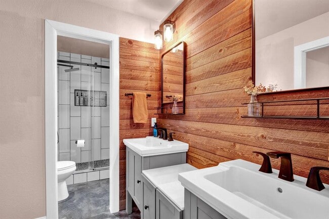 Building Photo - 10270 Twin Lake Loop
