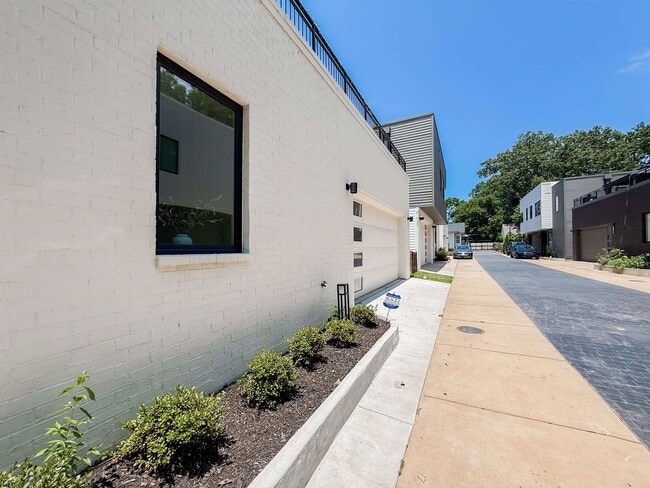 Building Photo - 765 Carnes Sta Cv