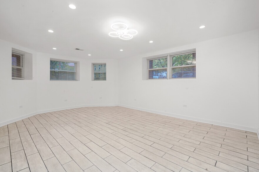 Building Photo - 2203 W Giddings St