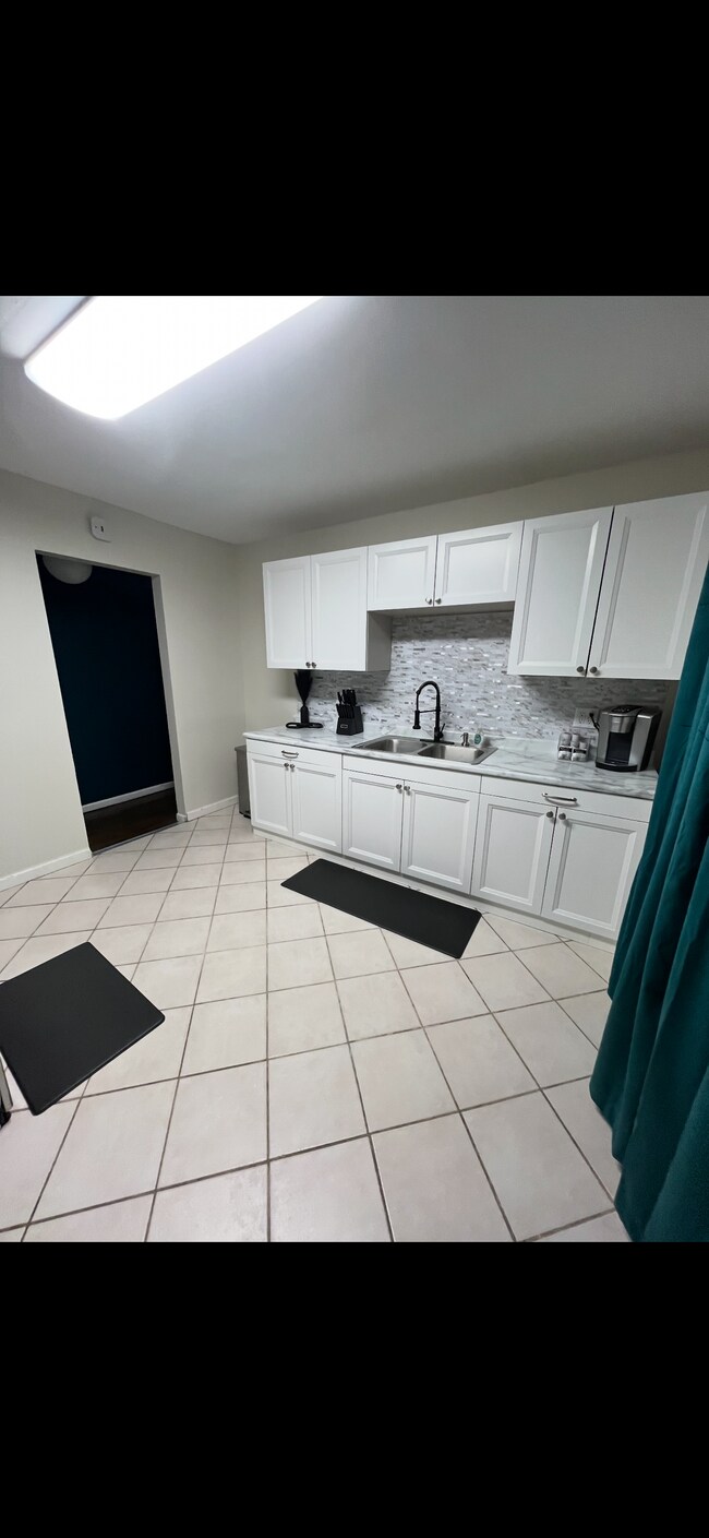 Building Photo - 6110 Ash Ave