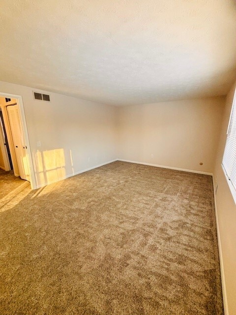 Main Bedroom - 25 Willowick Dr