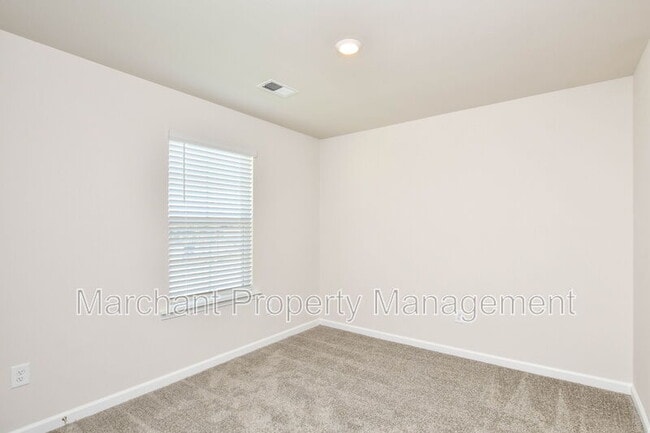 Building Photo - 27 English Ct