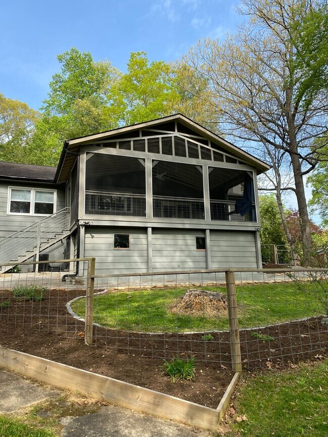 Building Photo - East AVL - Mid Century Modern Beauty in Bo...