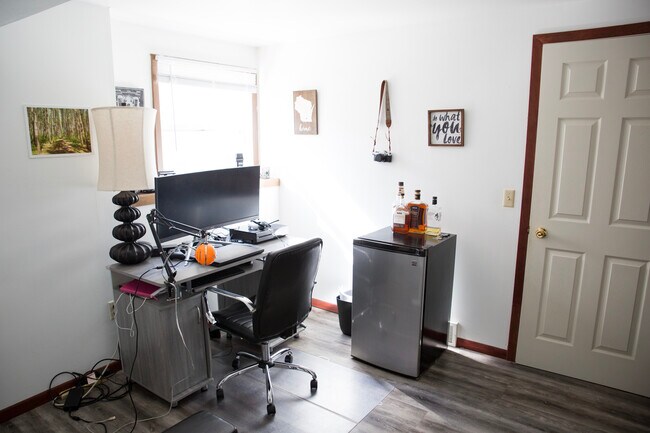 Building Photo - 1317 S Thompson Dr