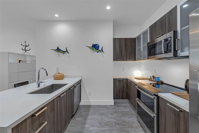 Building Photo - 1045 NE 18th Ave