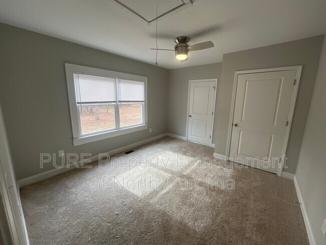 Building Photo - 3355 E Ridge Rd