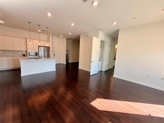 Building Photo - 207 W Johanna St