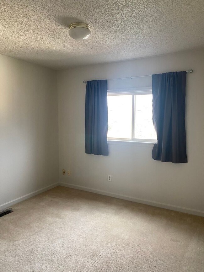 Building Photo - Awesome home on Hubbell for rent!