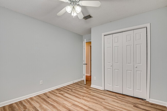 Building Photo - 3882 Villa Ln