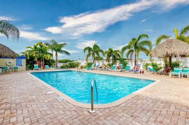 Building Photo - 900 Cove Cay Dr