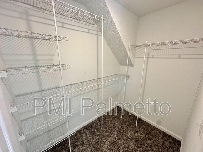 Building Photo - 227 Hardwood Dr