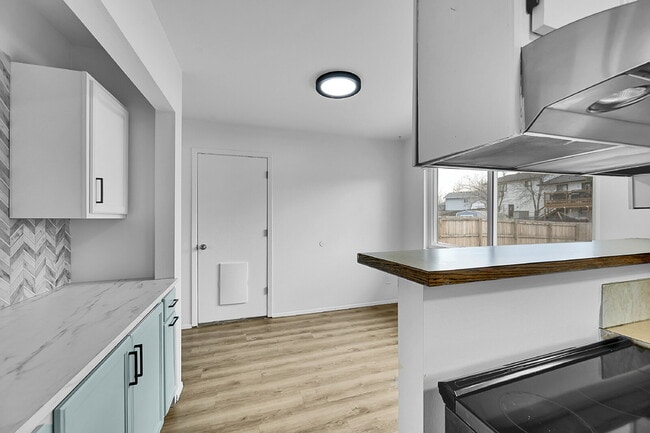 Building Photo - $2,195 - 3 Bed, 2 Bath Home in Loveland with Central AC and Fenced in Yard!