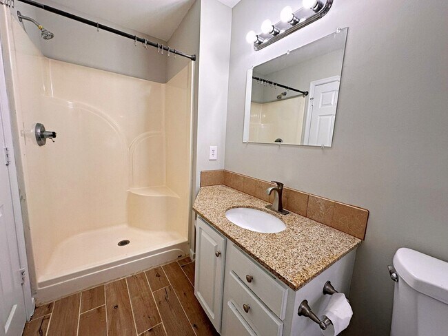 Building Photo - Updated Home in the Heart Of Chesterfield