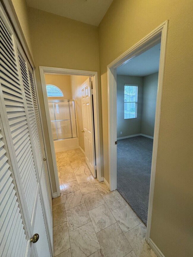 Building Photo - Beautiful 2 Bedroom/2 Bathroom + Bonus Room in Gated Community