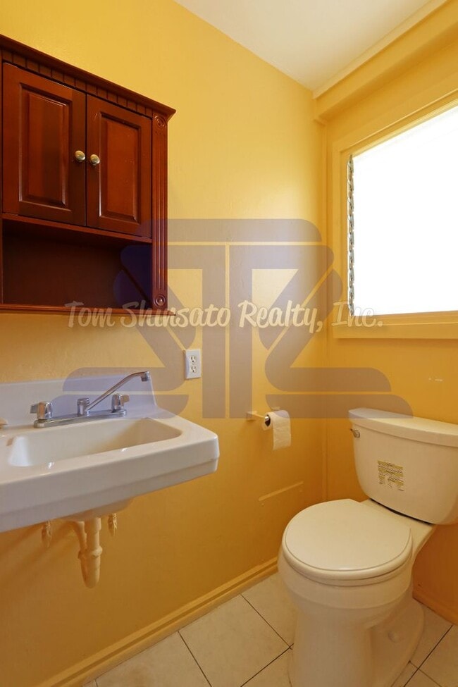 Building Photo - PRICE REDUCTION - Upstairs duplex unit in Waipio! Convenient location!