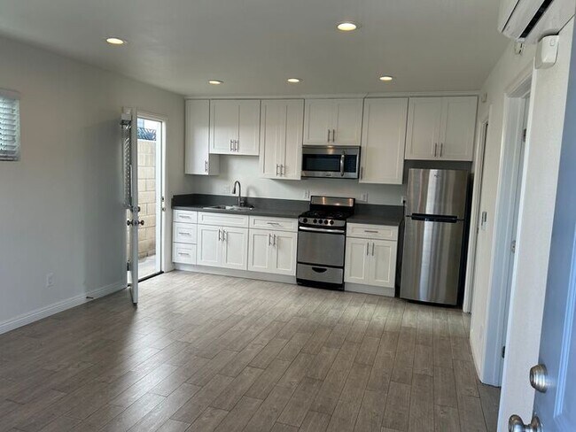 Primary Photo - FANTASTIC 1BD 1BA FOR LEASE!