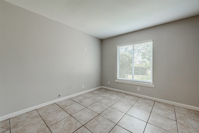 Building Photo - 7621 Sundown Dr