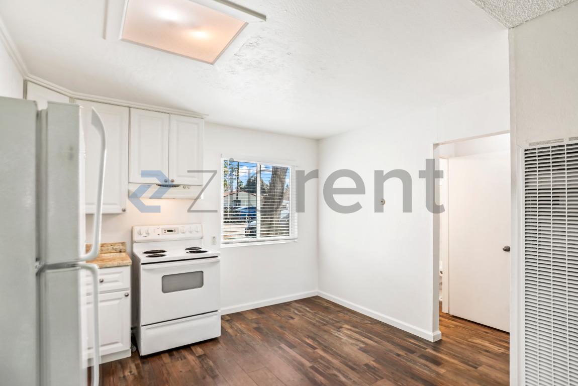 Building Photo - 3865 Almond Ave