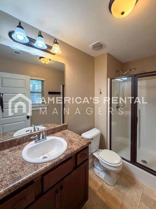 Building Photo - Spacious 3-Bed, 2-Bath Home Near Mercedes-Benz Plant in Vance!