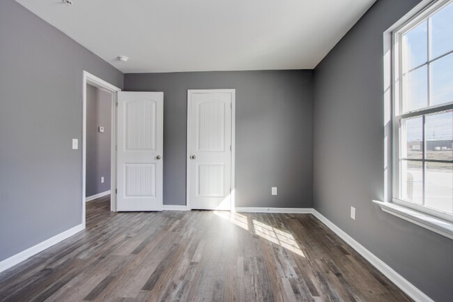 Building Photo - 138 Main St N