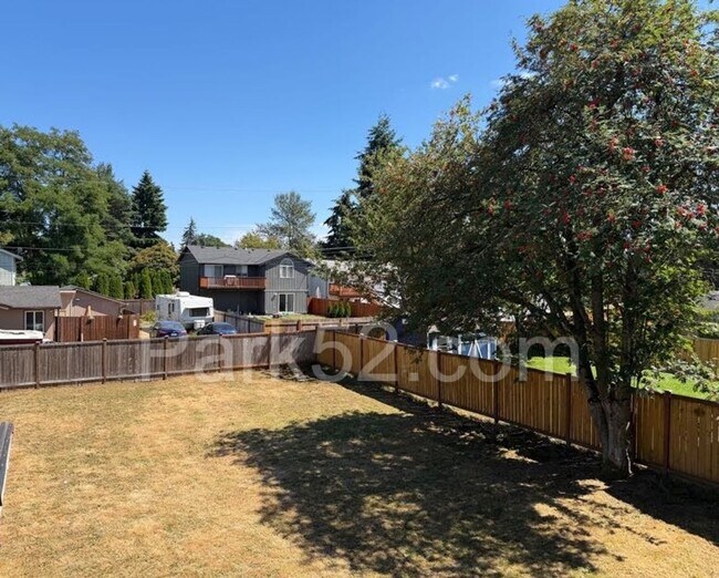 Building Photo - 4 Bedroom 2 Bathroom Single Family Northeast Tacoma Home