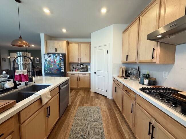 Building Photo - COMING SOON! Spacious Southwest Las Vegas Gem | 5 Beds, Loft & 3,000+ Sq Ft Living
