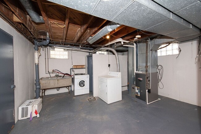 Building Photo - 3071 Neisel Ave