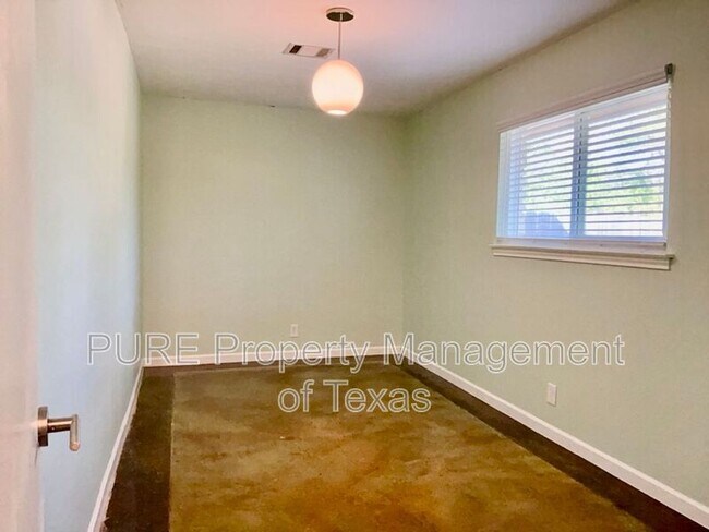 Building Photo - 9103 Comburg Dr