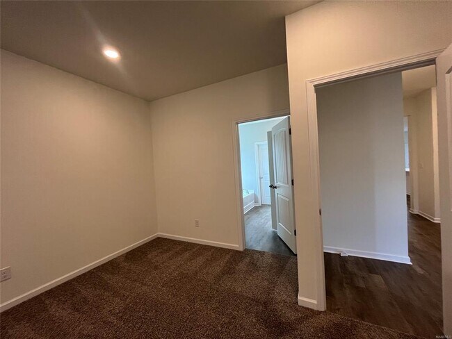 Building Photo - 3336 Meriwether Dr