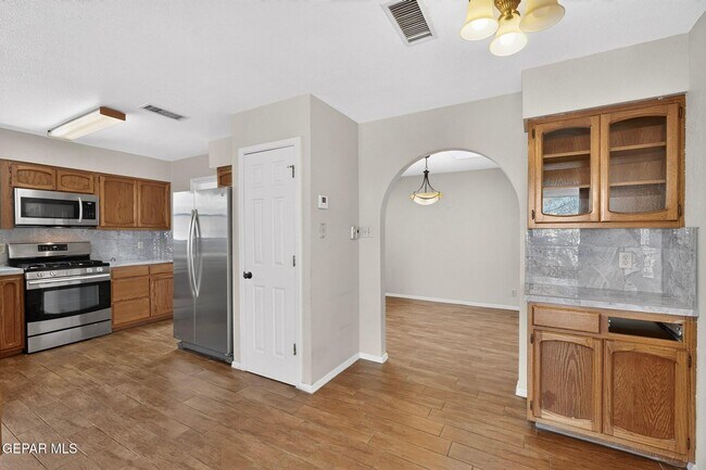 Building Photo - 7419 Mission Viejo Dr