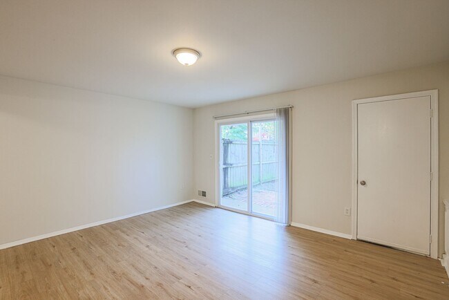 Building Photo - 25 Dorchester Ct