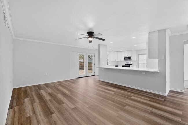 Building Photo - 5516 Laredo Ln