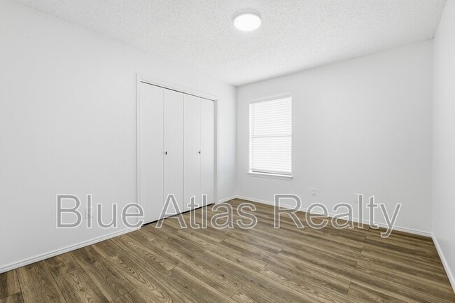 Building Photo - 6340 Mark Ct