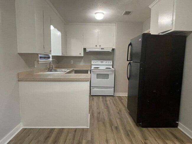 Building Photo - 3 Bedroom Home for Rent in Pearl!