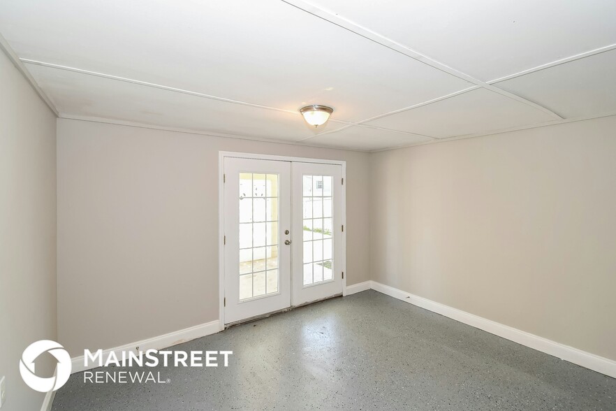 Building Photo - 7613 Crest Dr N
